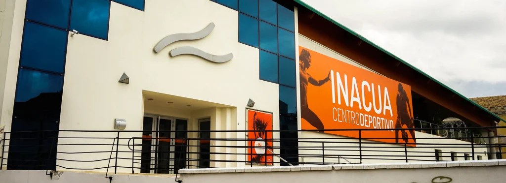 Diseño de centro deportivo Inacua