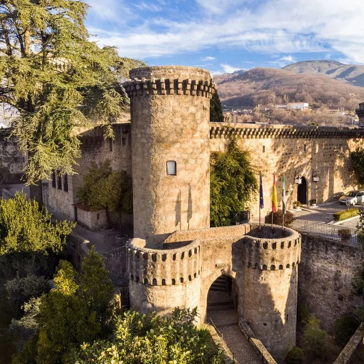 Rehabilitación de Viviendas Históricas: El Arte de Transformar el Patrimonio Arquitectónico en Residencias de Lujo 2 Castillo del Parador de Olite rehabilitado como vivienda histórica de lujo.