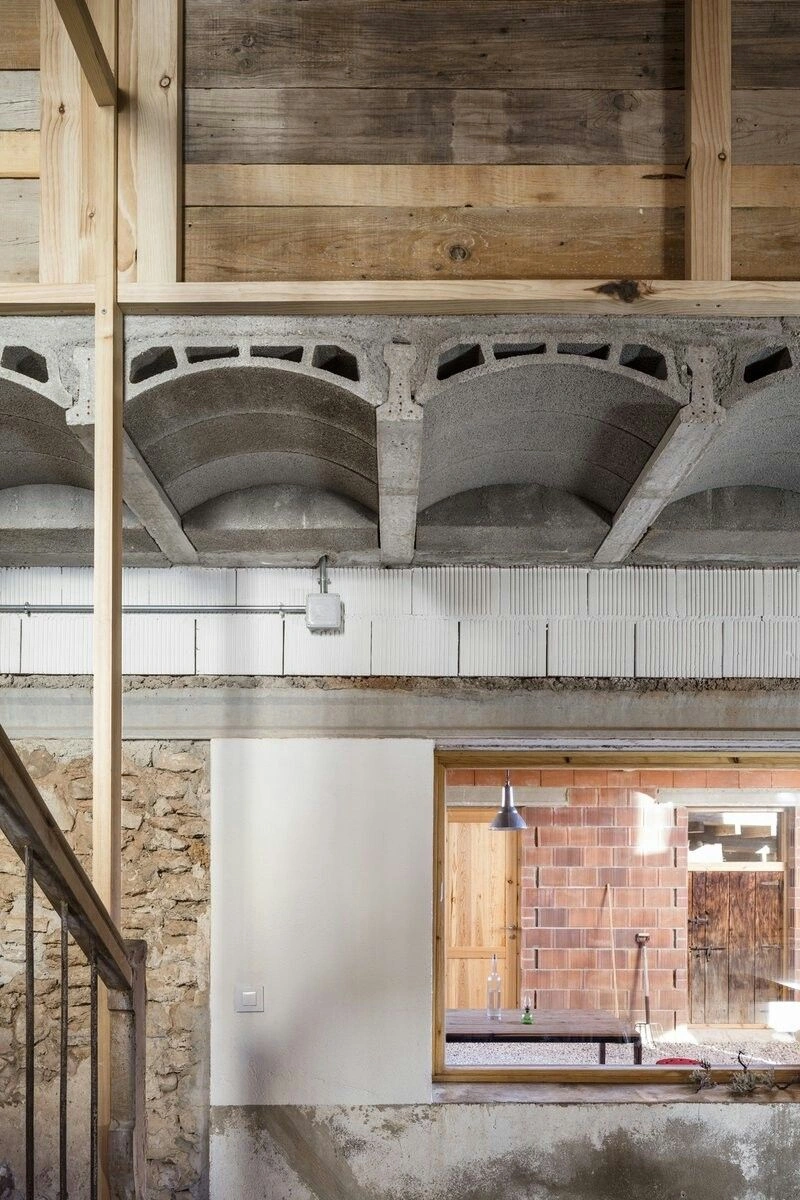Arquitectura Bioclimática Inspirada en Soluciones Ancestrales: El Futuro se Construye con Sabiduría del Pasado 5 Muros de piedra natural utilizados en arquitectura bioclimática
