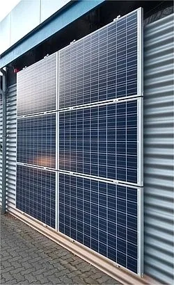 Fachada fotovoltaica ventilada con módulos BIPV — integración de sistemas renovables